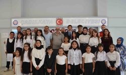 Ortaokul öğrencilerinden şiir programı