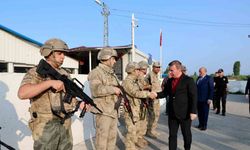 Validen görev başındaki personele bayram ziyareti