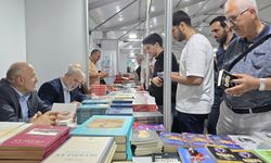 Diyanet İşleri Başkan Yardımcısı Doç. Dr. İşliyen Kitaplarını İmzaladı