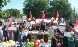 İzzet Paşa Mahallesi Muhtarı Yeter’den Öğrencilere Karne Hediyesi