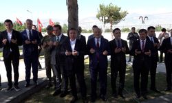 Erzincan Protokolünden Bayram Arifesinde Şehitlik Ziyareti