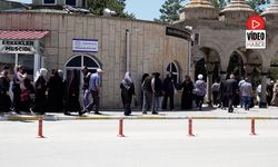 Bayram Arefesinde Terzibaba Mezarlığı'nda Duygusal Ziyaret Yoğunluğu