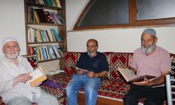 Erzincan’da camiler kitapla buluştu: Hem çay yudumluyorlar hem kitap okuyorlar