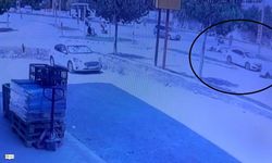 Erzincan’da Otomobil İle Elektrikli Bisikletin Çarpışma Anı Kameraya Yansıdı