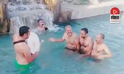 Davul Zurnacıların Havuzda Müzik Keyfi