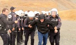Erzincan’da Çevik Kuvvetten Gerçeğini Aratmayan Tatbikat
