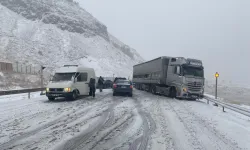 Kızıldağ’da Kar Tipi ve Buzlanma Ulaşımı Olumsuz Etkiliyor