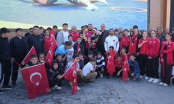 Dünya Üçüncüsü Sarıçiçek’e Coşkulu Karşılama