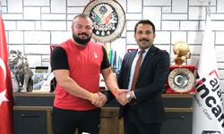 İş- Kur İl Müdürü Ahmet Oran Güreşte Dünya 3.sü Olan Sarıçiçek’i Tebrik Etti