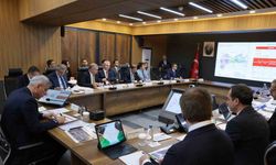 Erzincan’da sağlık yöneticileri toplantısı: "Sağlıklı Türkiye Yüzyılı Vizyonu masaya yatırıldı"