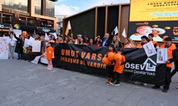 LÖSEV’den Farkındalık Korteji Düzenlendi