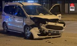 Erzincan’da İki Araç Kafa Kafaya Çarpıştı: 3 Yaralı