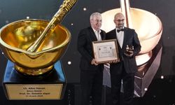 EBYÜ Eczacılık Fakültesi Dekanına “Altın Havan Bilim Ödülü”