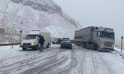 Kar Yağışı ve Buzlanma Ulaşımı Olumsuz Etkiliyor