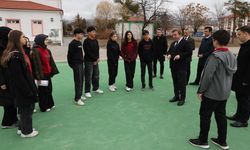 Vali Aydoğdu, Erzincan Lisesi’nde Kauçuk Zeminli Spor Alanını İnceledi