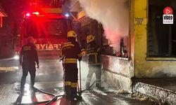 Gece Yarısı İş Yeri Yangını: Kepenkler ve Camlar Kırıldı