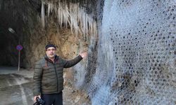 Kemaliye 'Taş Yolu' Buz Tuttu