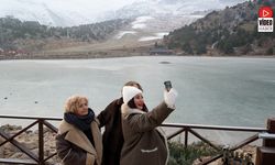 Ardıçlı Gölü Buzla Kaplandı