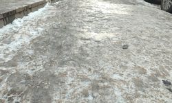 Erzincan'da Kaldırımlar Buz Pisti Gibi