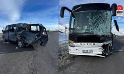 Kızıldağ'da Otobüs İle Minibüs Çarpıştı: 3 Yaralı
