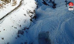 Kemaliye'de Grup Köy Yolunda Çığ Meydana Geldi