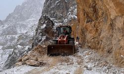 Taş Yolundaki Kaya ve Taşlar Temizlendi