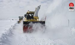 Erzincan'da Köy Yollarında Çalışmalar Sürüyor
