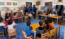 Polislerden Miniklere Trafik ve Güvenlik Dersi