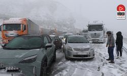 Erzincan-Sivas Karayolunda Ulaşım Güçlükle Sağlanıyor