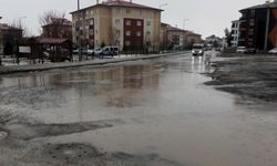 Erzincan’da Yağmur Sonrası Cadde ve Sokaklar Sular Altında