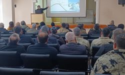 Kemaliye'de Muhtarlar Çığ Tehlikesine Karşı Bilgilendirildi