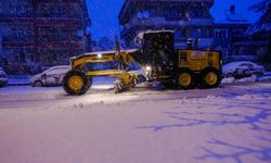 Belediye Ekiplerinden Kar Mesaisi