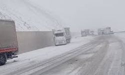 Erzincan’da Kar Ulaşımı Felç Etti Yollar Kapandı