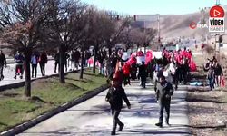 Tercan'da Kaymakam Duman'a Şemsiye Tartışması Sonrası Destek Yürüyüşü