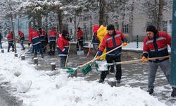 Yollarda ve Kaldırımlarda Yoğun Mesai