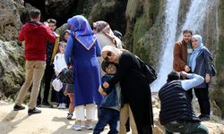 Girlevik Şelalesi'ne Bayramda Ziyaretçi Akını