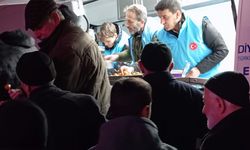 Teravih Sonrası Mobil İkram Aracı ile Gelen Ramazan Bereketi