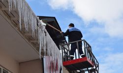 Tercan'da Buz Sarkıtları Temizlendi