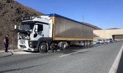 Seyir Halindeki Tırda Çıkan Yangın Söndürüldü