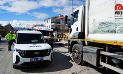 Çöp Kamyonunun Çarptığı Yaşlı Kadın Hayatını Kaybetti