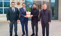 Tescilli Ters Lale Bakan Yardımcısı Mumcu’ya Hediye Edildi