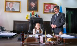 Elif İkra Başkanlık Koltuğuna Oturdu