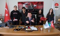 Öğrencilerinden Öğretmenlere Karanfil ve Çikolatalı Sürpriz