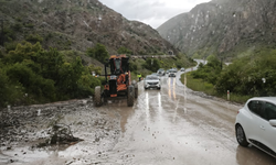 Erzincan-Kemah Yolunda Toprak Kayması