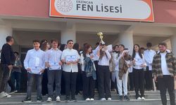 Fen Lisesi Öğrencileri Şarkılarla Yarıştı, Birincilik 9/B’nin Oldu