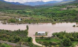 Fırat’ın Yükselen Suları Rafting Tesisini Yuttu