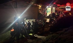 Erzincan'da Otomobil Evin Bahçesine Devrildi: 2 Yaralı