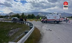 Kemah Yol Ayrımında Kaza; 3 Yaralı