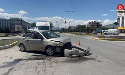 Erzincan'da İki Otomobil Çarpıştı: Araçlar Hurdaya Döndü