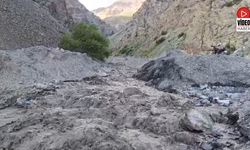 Üzümlü'de Dere Çamur Aktı, Vatandaşlar Tedirgin Oldu